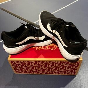 Men’s vans shoe size 9.5 black ultrarange exo